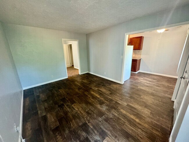 Building Photo - Newly Renovated 1bd/1bth Apartment Available!