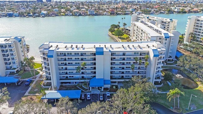 Building Photo - 7902 Sailboat Key Blvd S