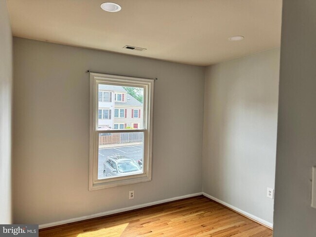Building Photo - 7527 Belle Grae Dr