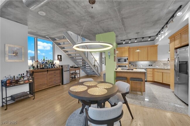 Building Photo - 360 E Desert Inn Rd