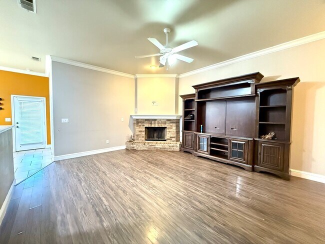 Building Photo - 806 E 98th St