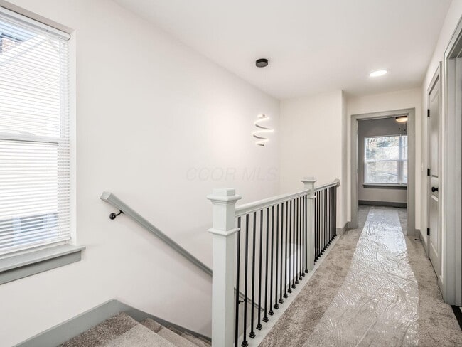 Building Photo - 384 Whitethorne Ave