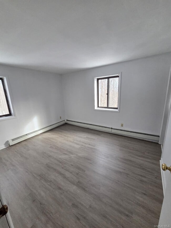 Building Photo - 135 Shawanga Lodge Rd