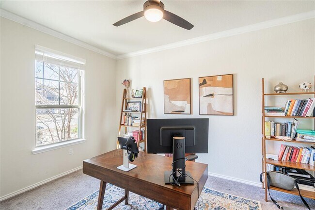 Building Photo - 547 Saturnia Dr