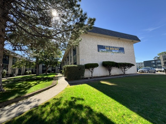 Building Photo - Twin Fountain Apartments