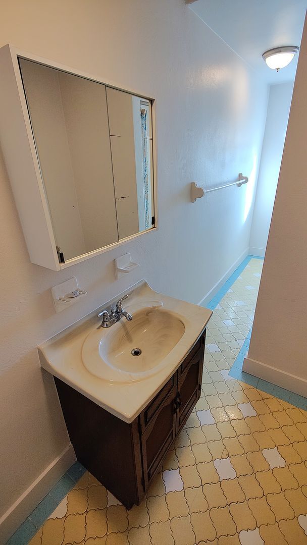 Building Photo - *Recently Updated 2BD/1.5BA Single Family Home Available for Rent in Mt Washington*