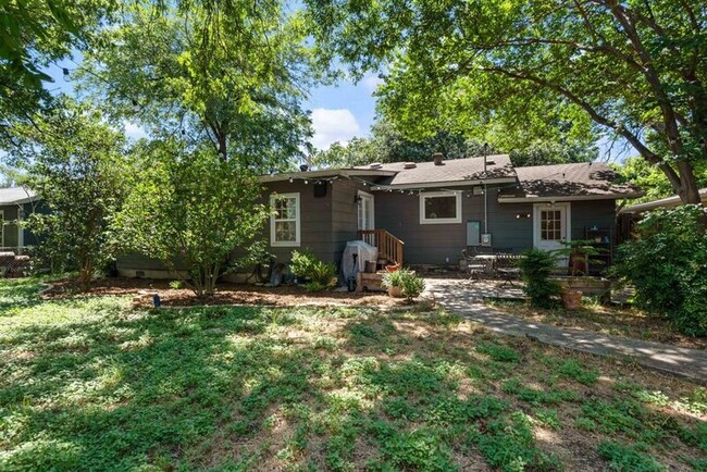 Building Photo - 5711 Chesterfield Ave