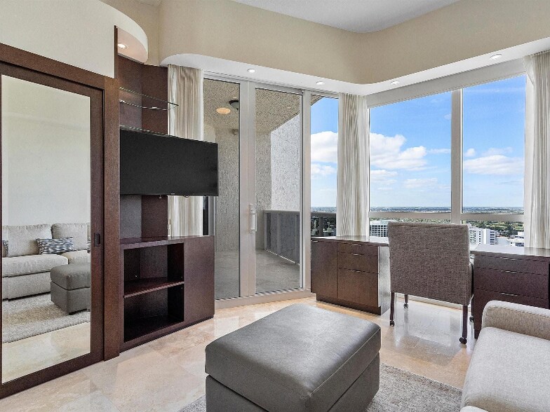 Building Photo - 3200 N Ocean Blvd