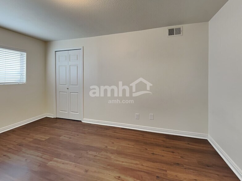 Building Photo - 5697 S Stone Flower Way