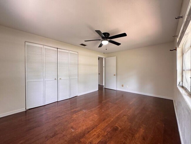 Building Photo - Updated 2 bedroom in South Daytona
