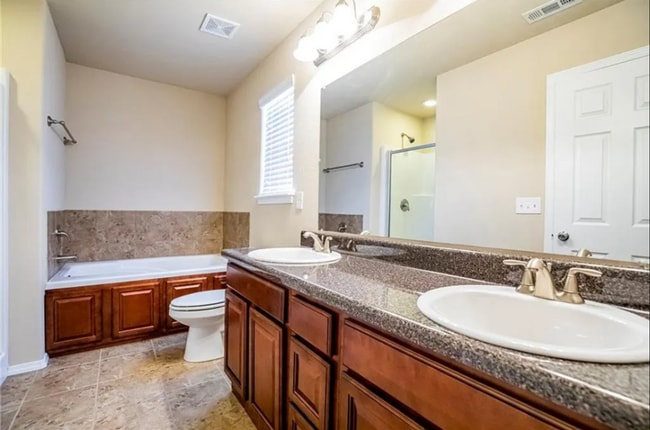 Building Photo - Charming 3 Bed, 2 Bath Home | Fenced Yard ...