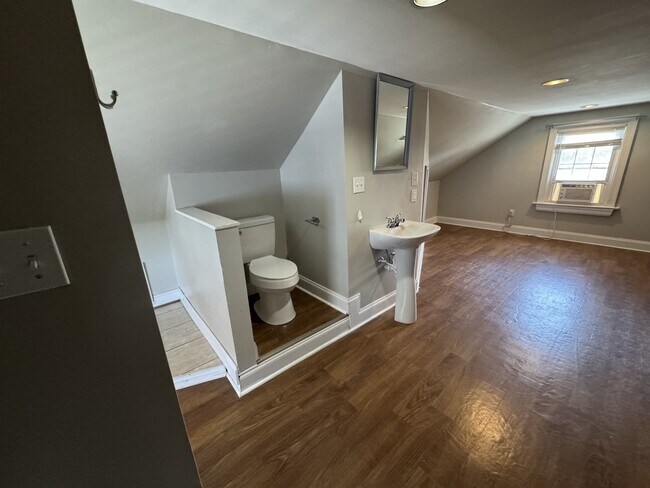 Building Photo - 310 Yeardley Ave