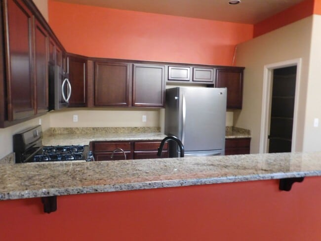 Building Photo - Beautiful 3 bedroom to bath house in the Sonoma Ranch Area.