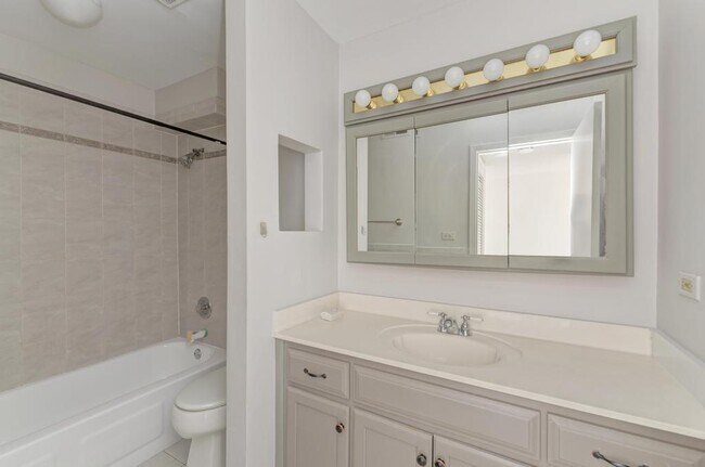 Building Photo - 6103 Knoll Valley Dr