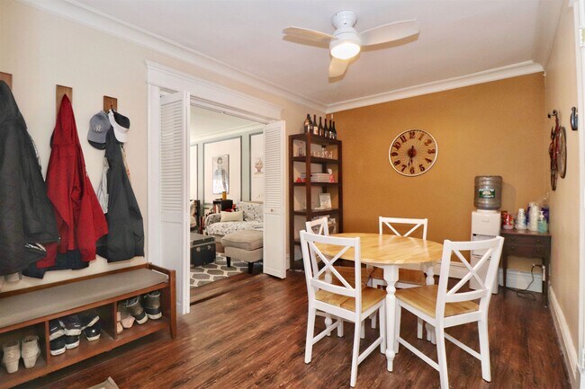 Building Photo - 704 Washington St