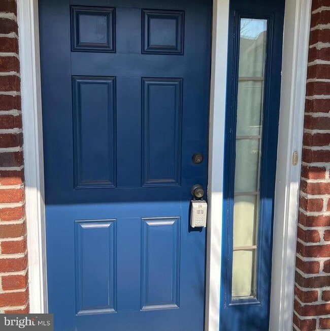 Building Photo - 2037 Powell Dr