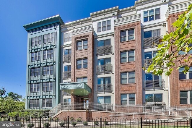 Building Photo - 1350 Maryland Ave NE