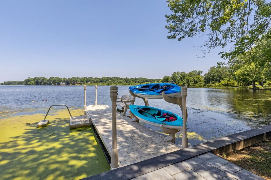 Building Photo - 807 Portage Lakes Drive