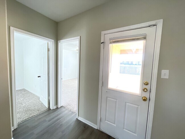 Building Photo - 360 Virtual Tour Available