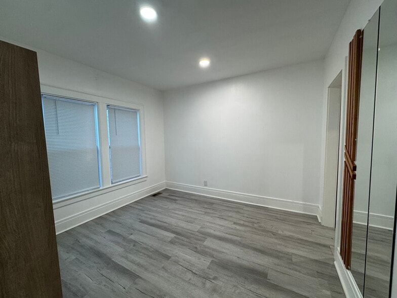 Building Photo - 140 S Collingwood Ave