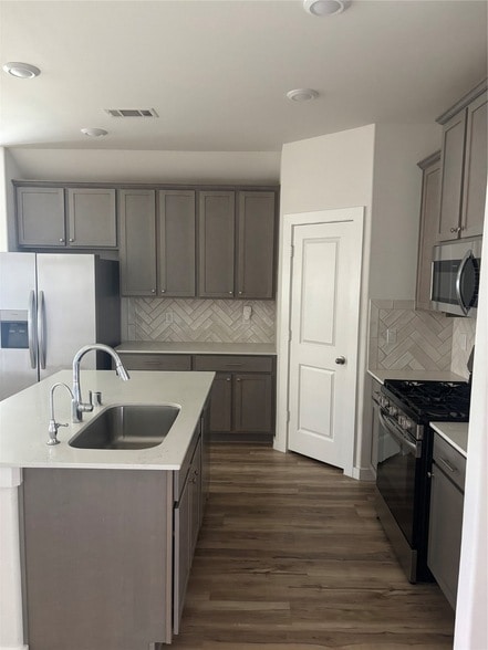 Building Photo - 19192 Cedar Lennox Cir