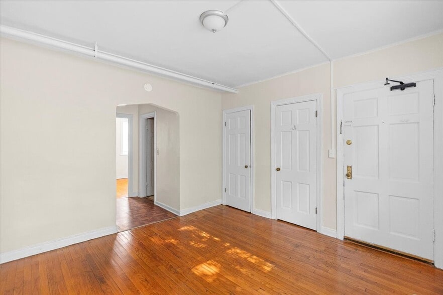 Building Photo - 1801 W Farwell Ave