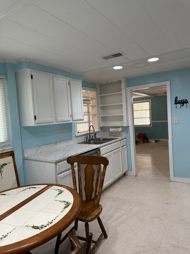 Building Photo - 506 Brentwood Dr
