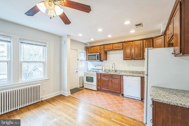 Building Photo - 1407 K St SE