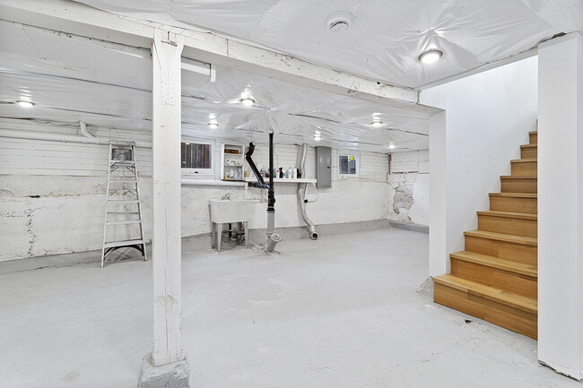 Building Photo - 2334 SE 34th Ave
