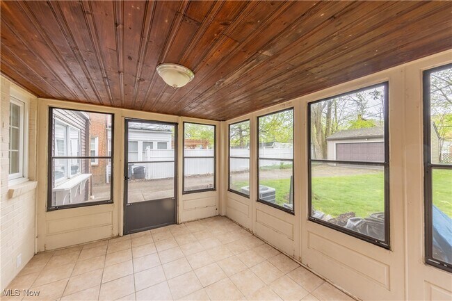 Building Photo - 3702 Glencairn Rd