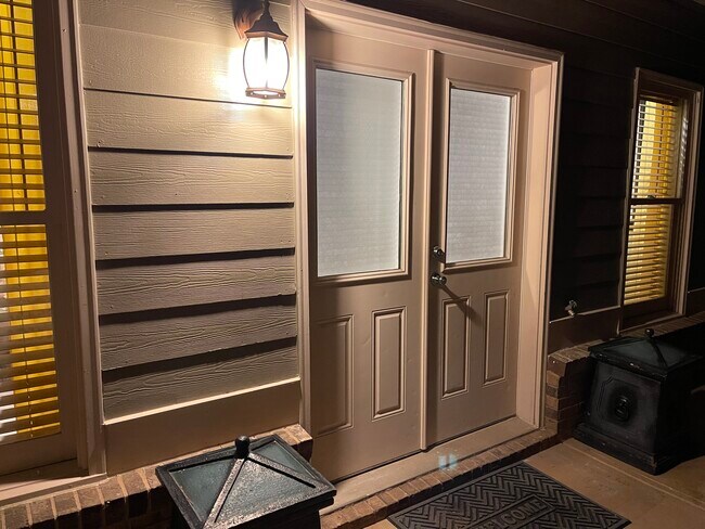 Building Photo - 1430 Juneau Way