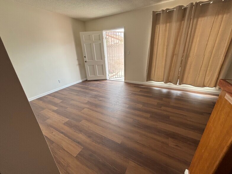 Living room - 9826 San Miguel Ave