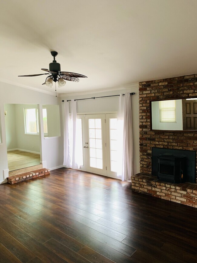 Building Photo - 920 Linwood St