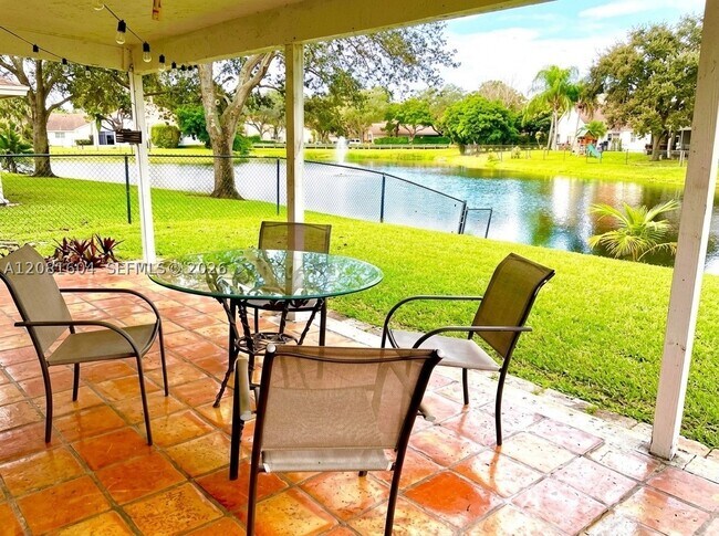 Building Photo - 2957 Myrtle Oak Cir