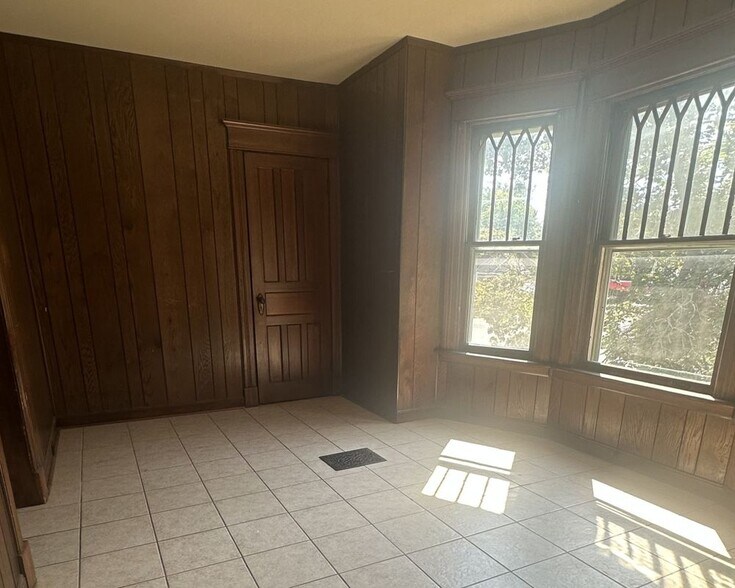 Building Photo - 1617 Campbell Ave