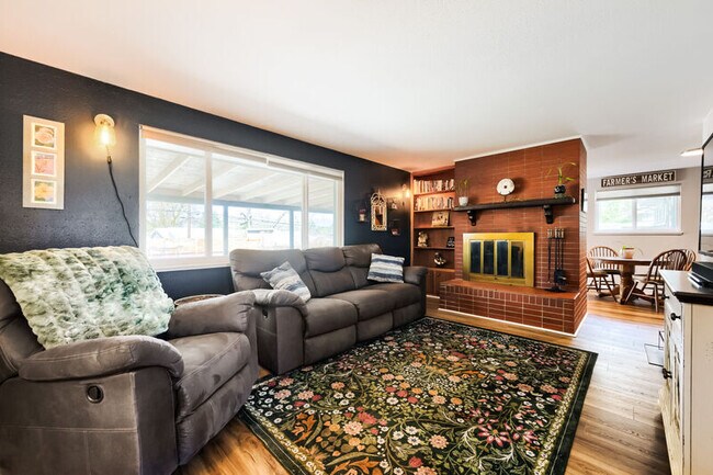 Building Photo - 2118 Monteagle St