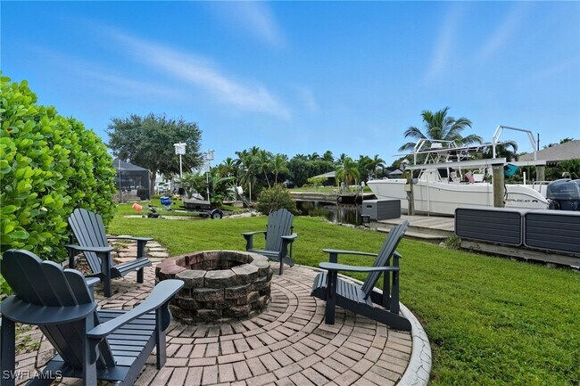 Building Photo - 6163 Plumosa Ave