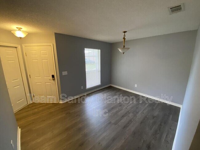 Building Photo - 10340 Chinaberry Ct