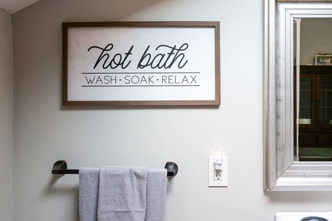 Building Photo - 367 S Rocky River Dr