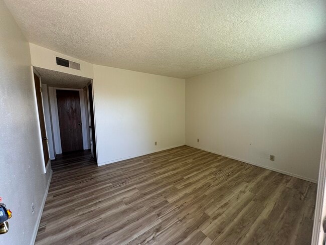 Building Photo - 13401 Fruit Ave NE