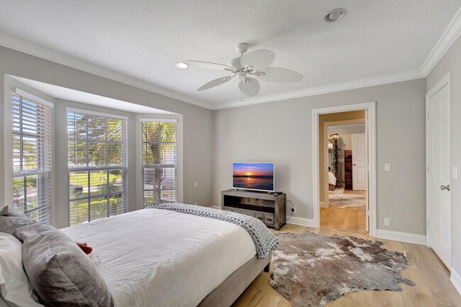 Building Photo - 11839 Pebblewood Dr