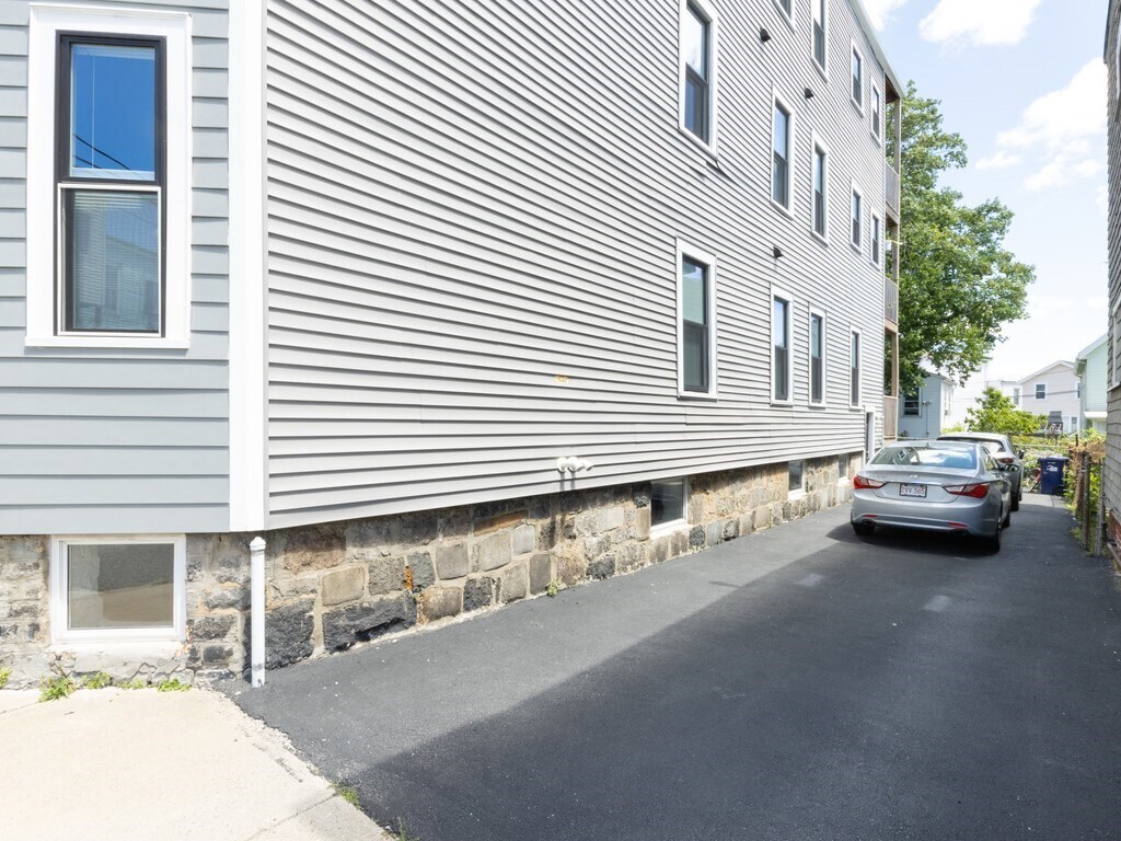 Building Photo - 447 Frankfort St