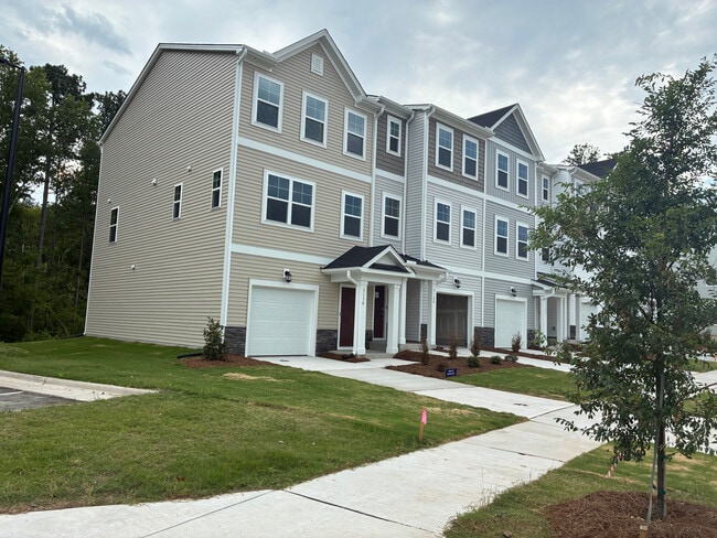 Building Photo - 3130 Gypsum Dr