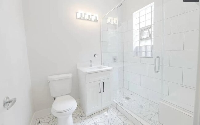 Building Photo - 2453 N Mozart St