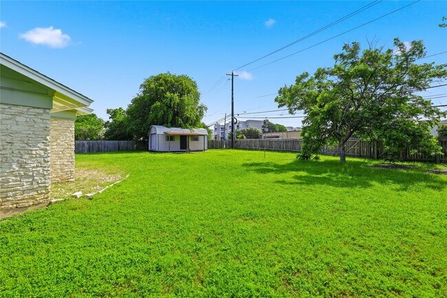 Building Photo - 5503 Basswood Ln
