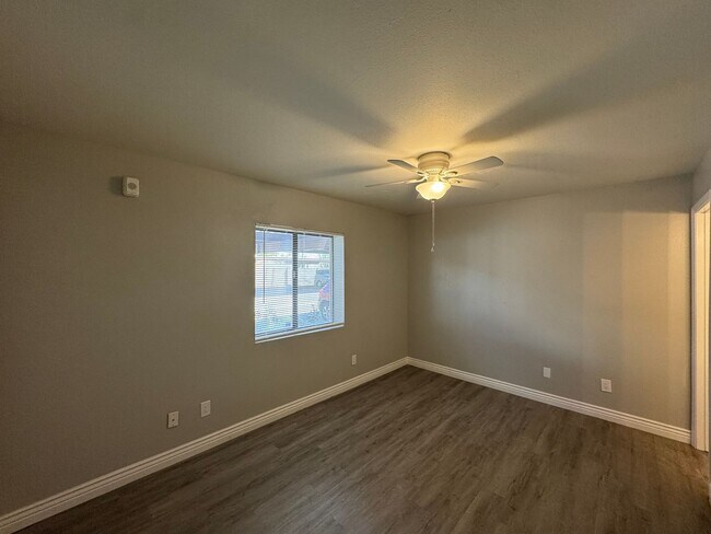 Building Photo - 2 Bedroom in the El Tovar Condominiums Near N Central Ave and W Dunlap Ave!