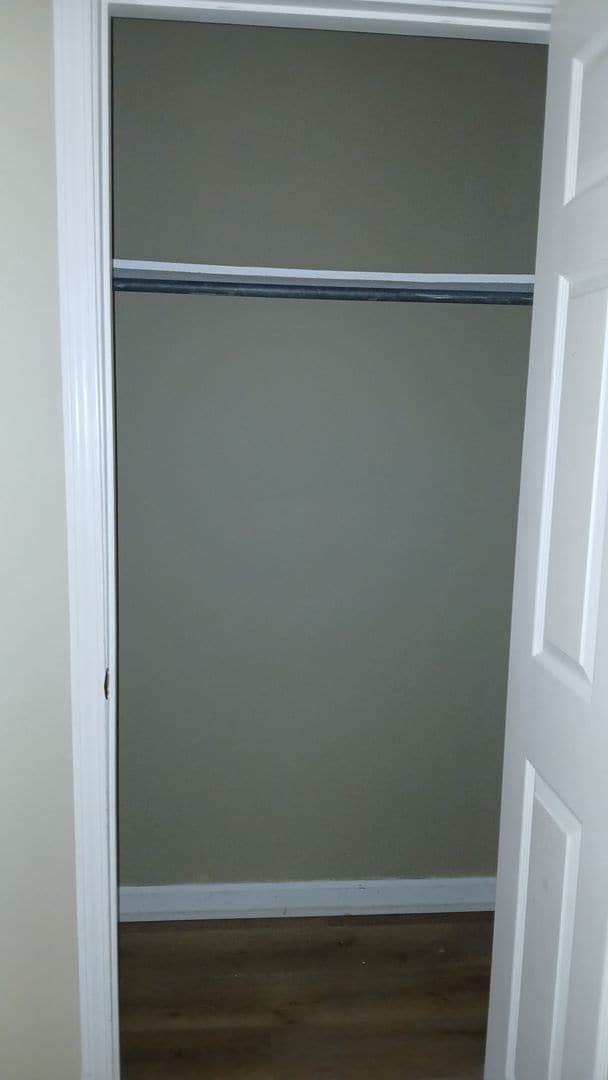 Building Photo - 3 Bed/ 3 Bath located just off South Lamar Immediate Move in