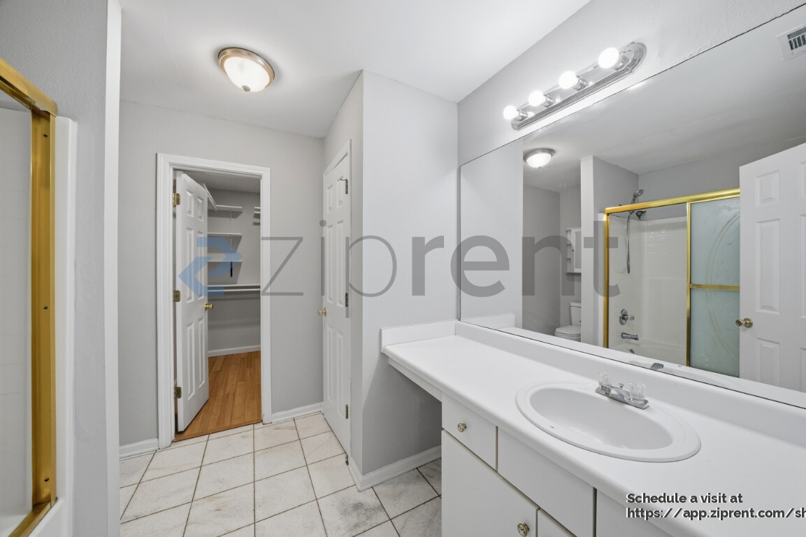 Building Photo - 2236 Raven Cir