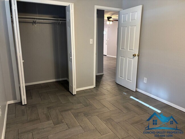 Building Photo - For Rent - 3 Bed/ 1.5 Bath near Fannin Elementary