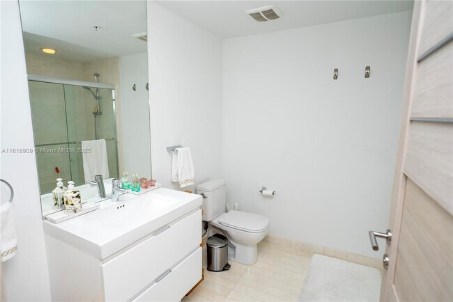 Building Photo - 17301 Biscayne Blvd